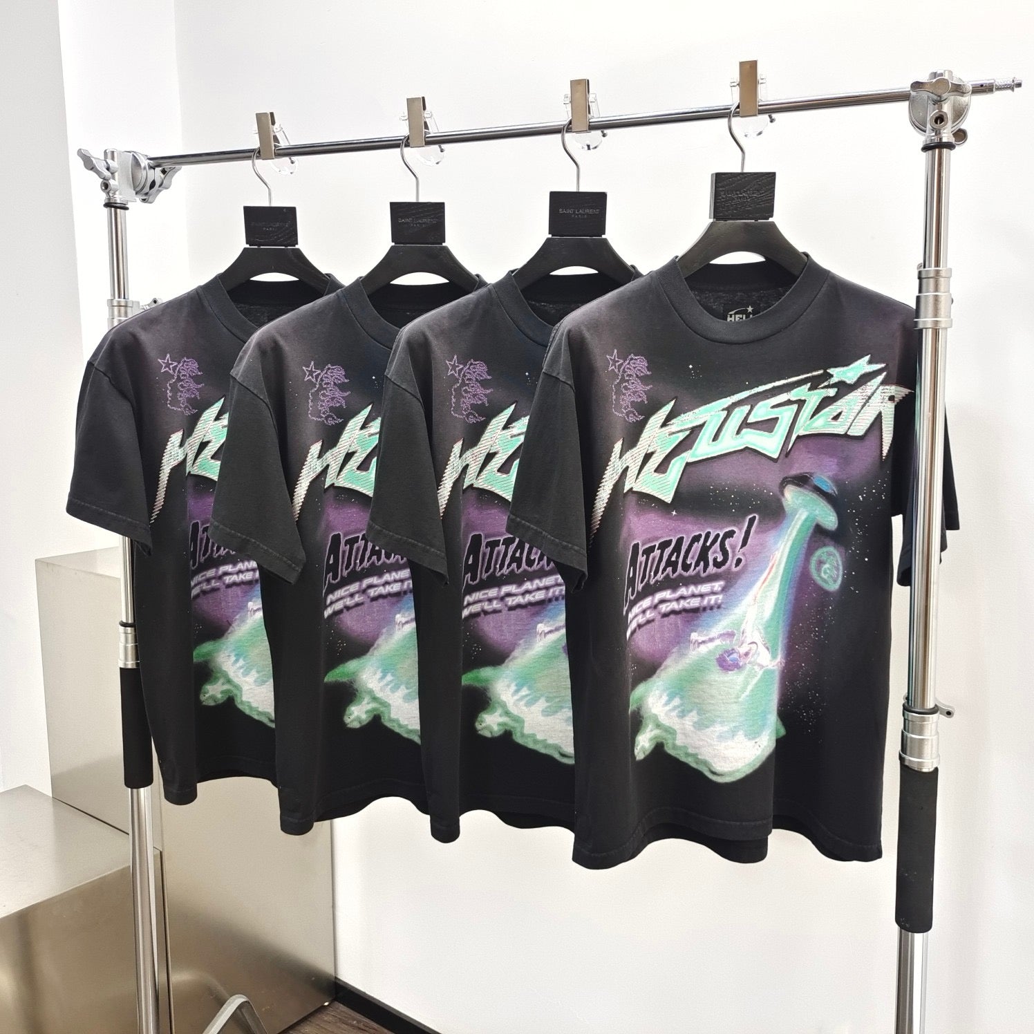 Dunkelschwarzes T-Shirt