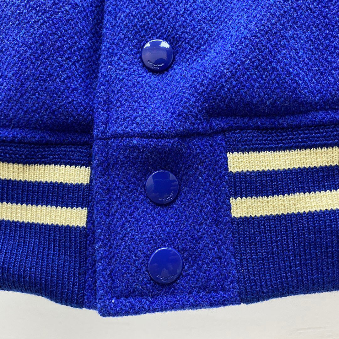 Blau-weiße Jacke