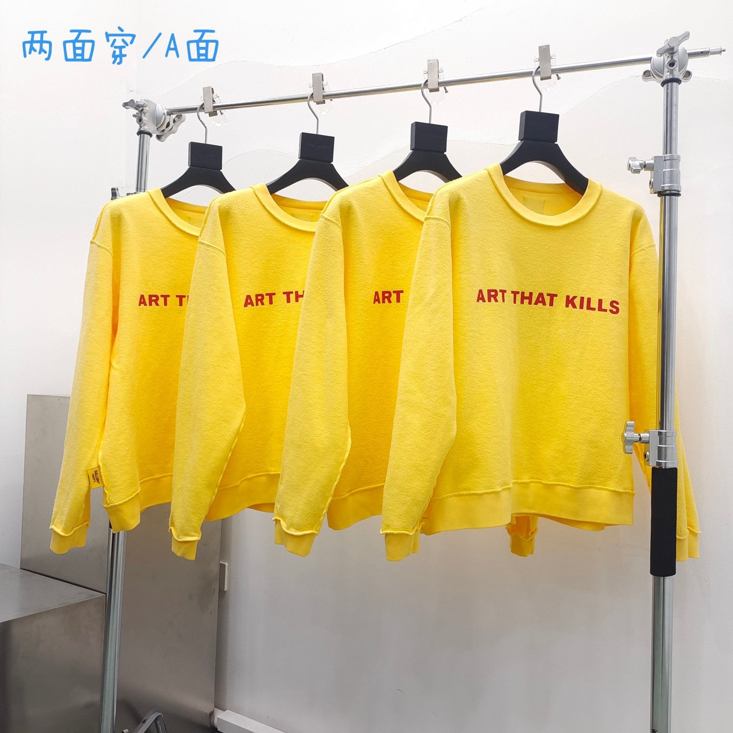 Gelbes Sweatshirt