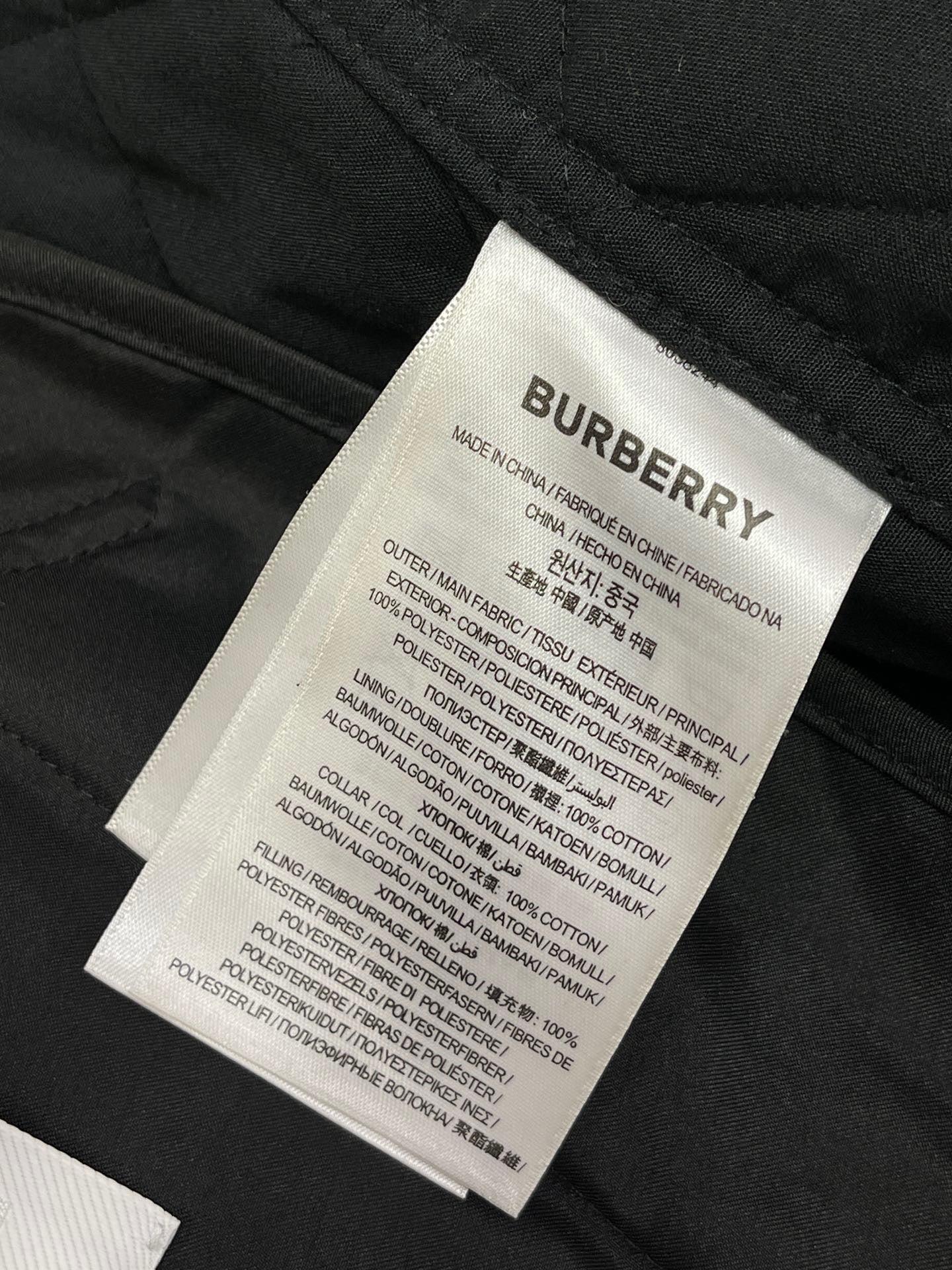 Schwarze und graue Jacke