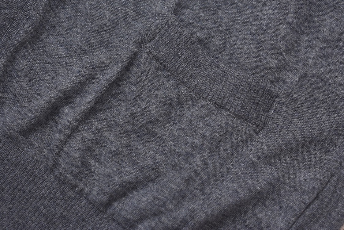 Schwarze, marineblaue, graue und dunkelgraue Jacke