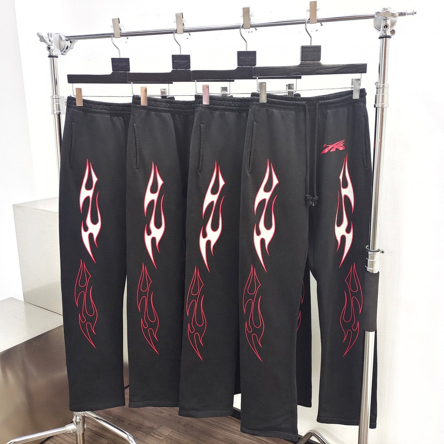 Schwarze Hosen