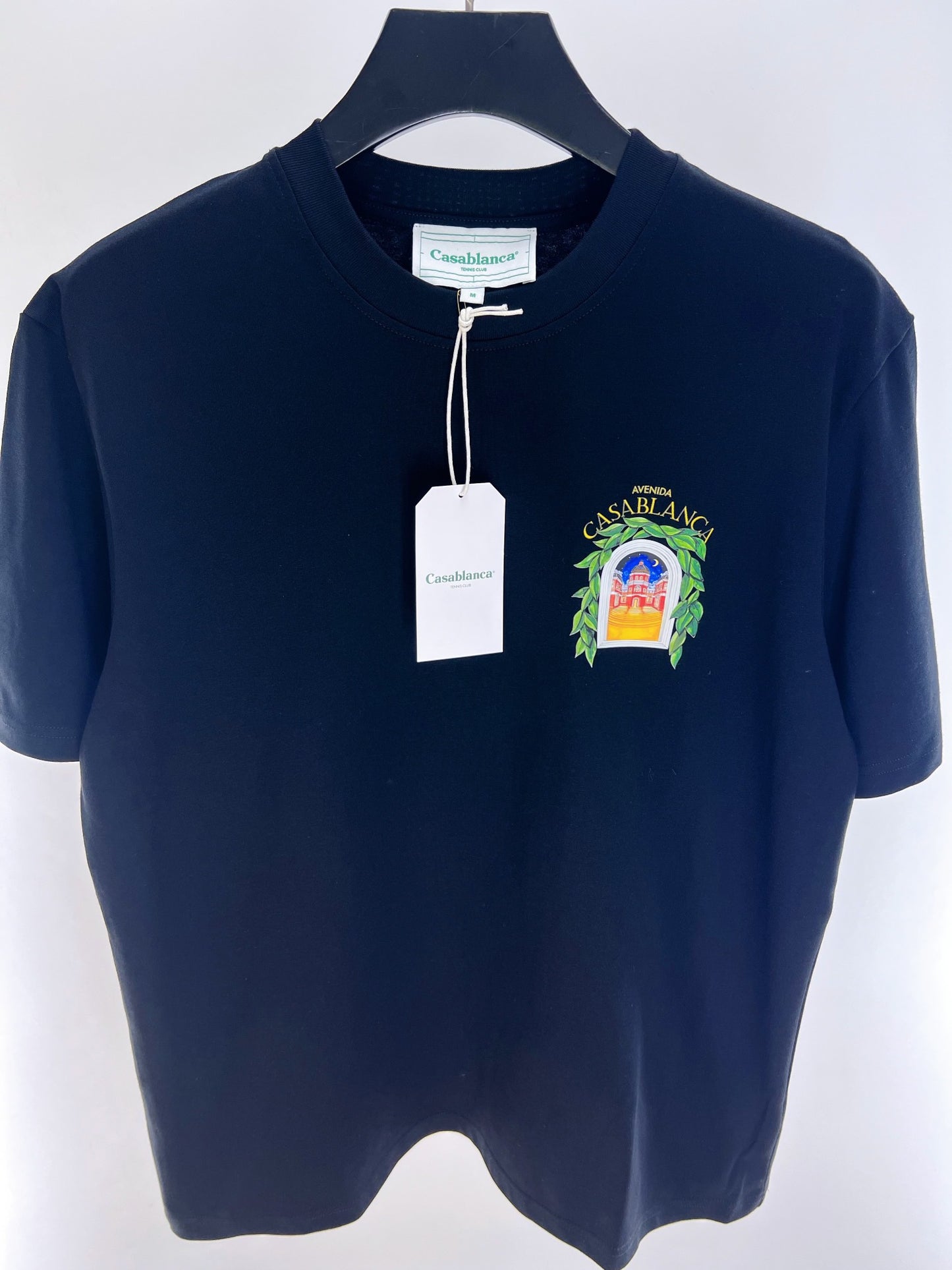 Camiseta azul y blanca