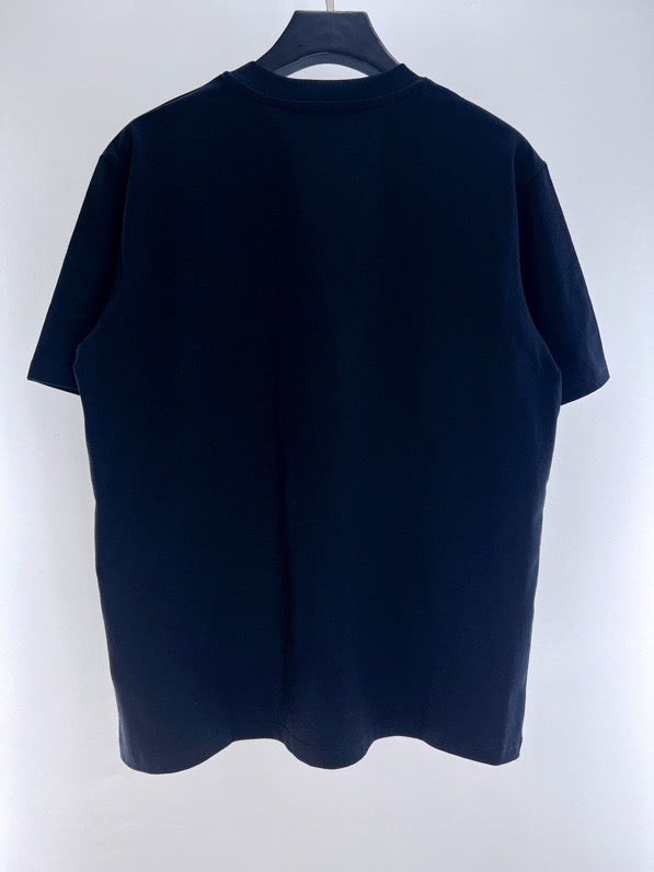 Schwarz-weißes T-Shirt