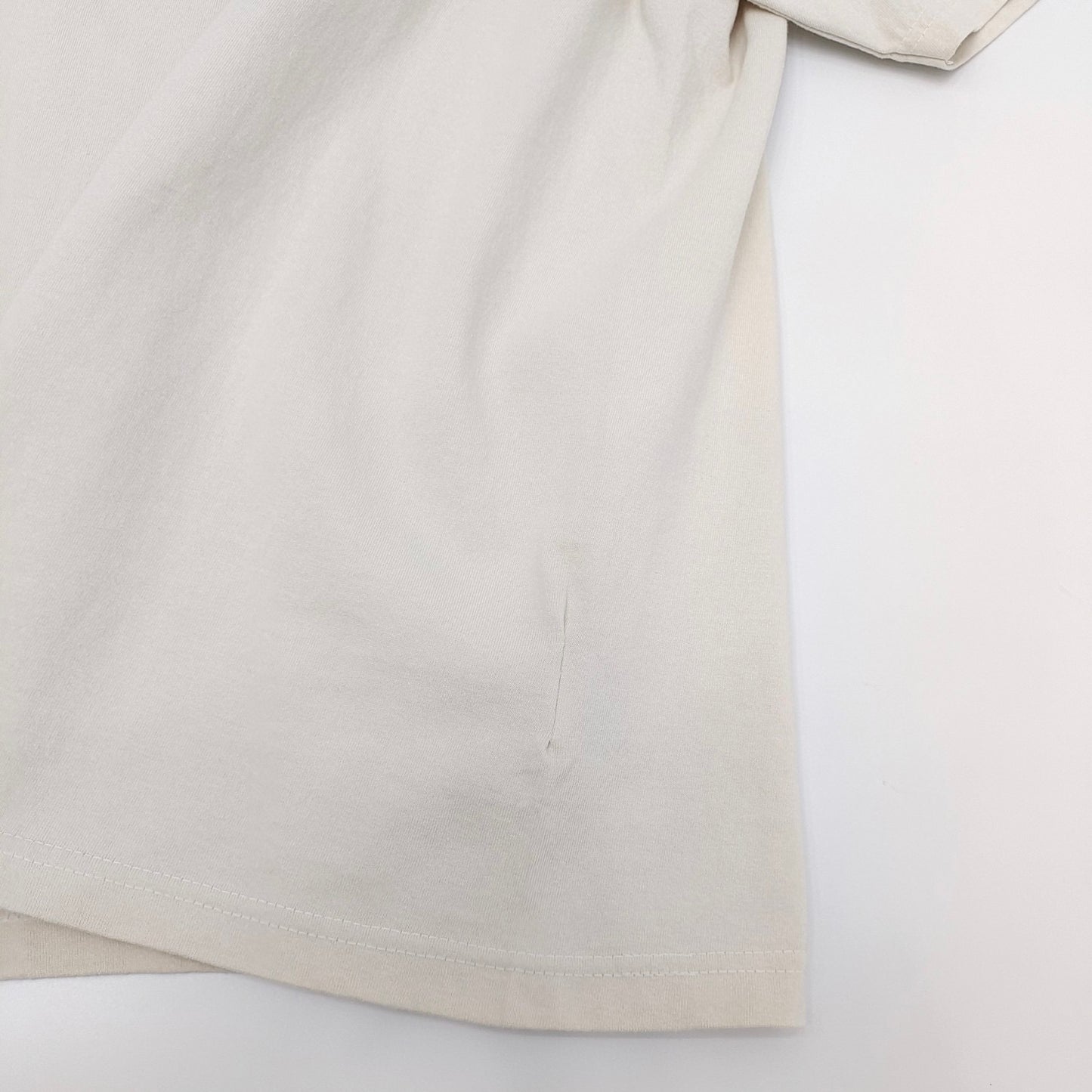 تي شيرت أبيض