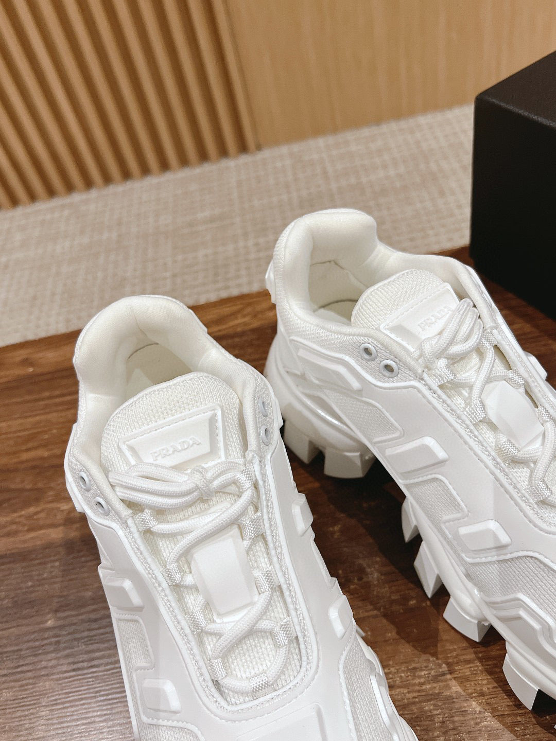 Weiß-Grüne Schuhe