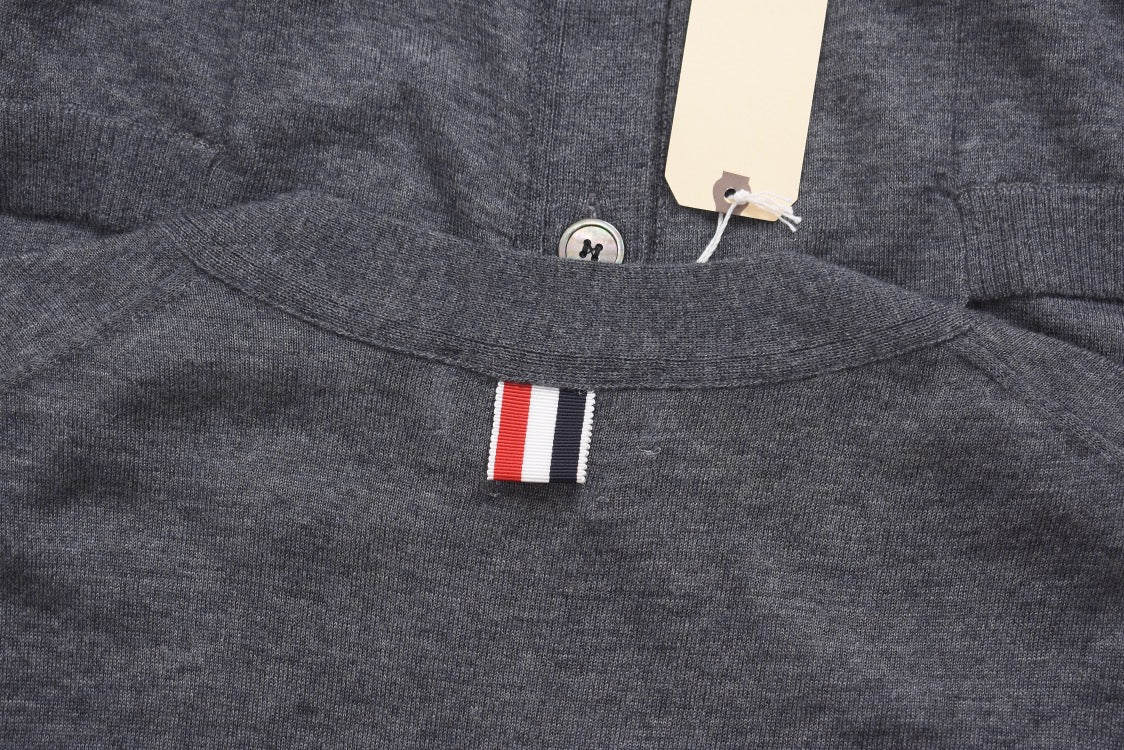 Schwarze, marineblaue, graue und dunkelgraue Jacke