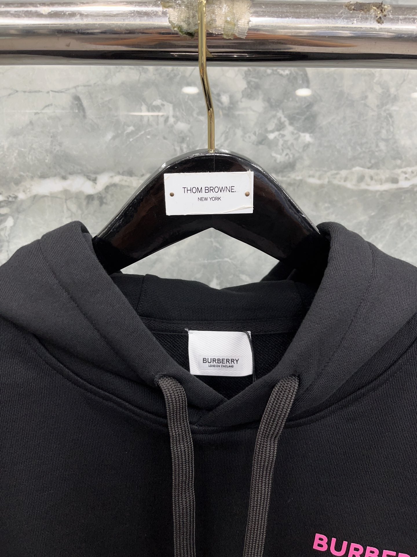 Schwarzer Hoodie