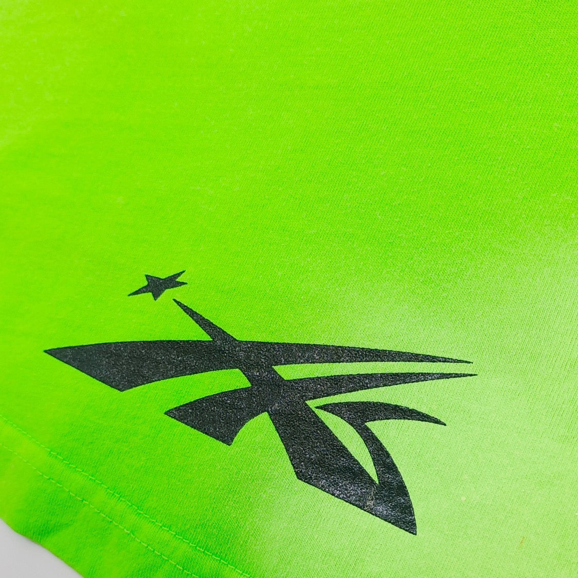 Dunkelgrünes T-Shirt