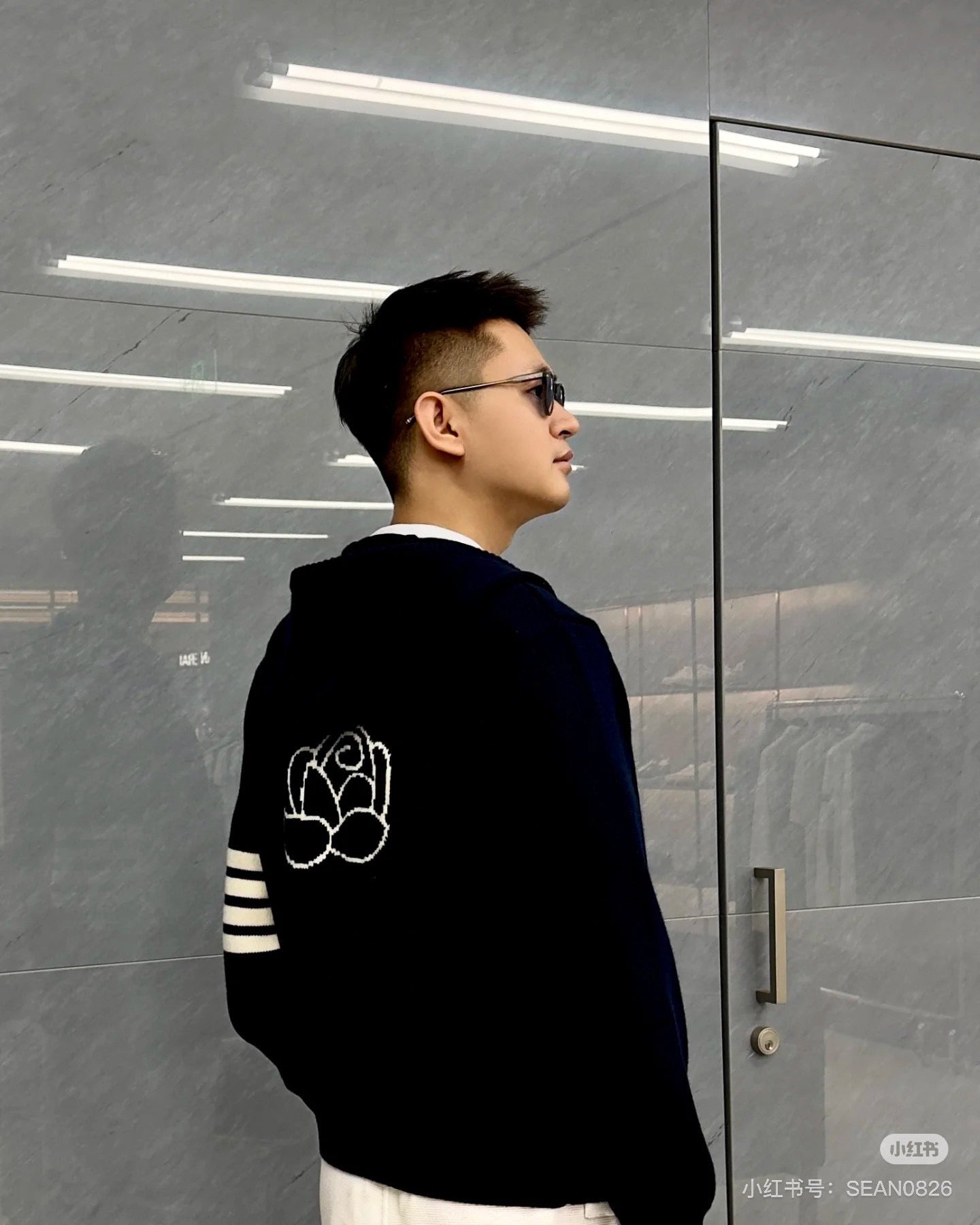 سترة متعددة الألوان