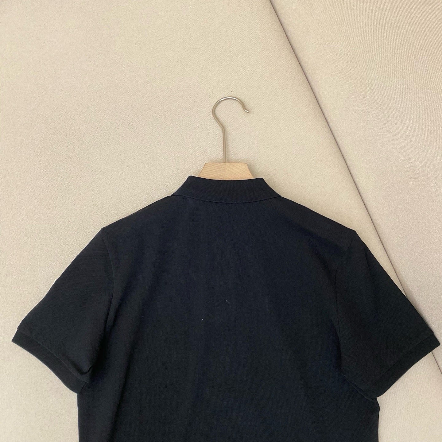 White and Black T-Shirt - FashionHype.xyz