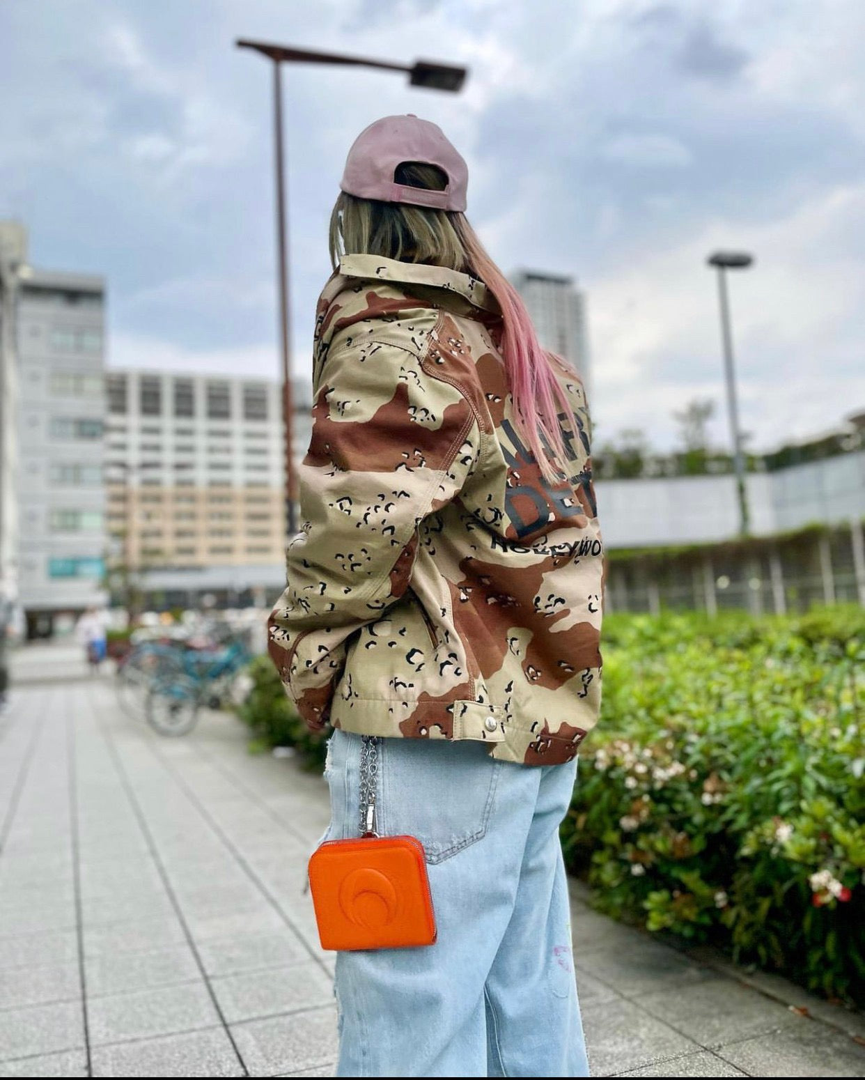 سترة رمادية بنية