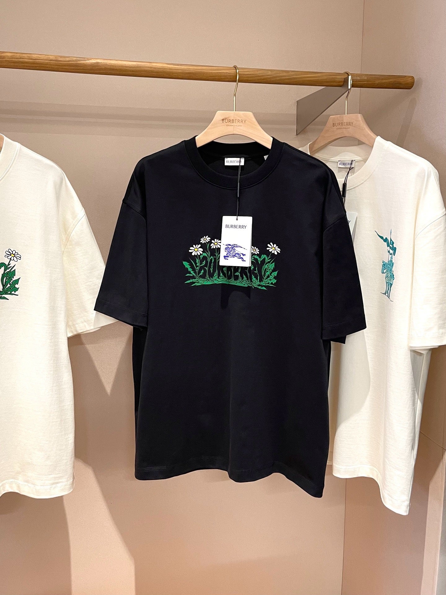 Camiseta en blanco y negro