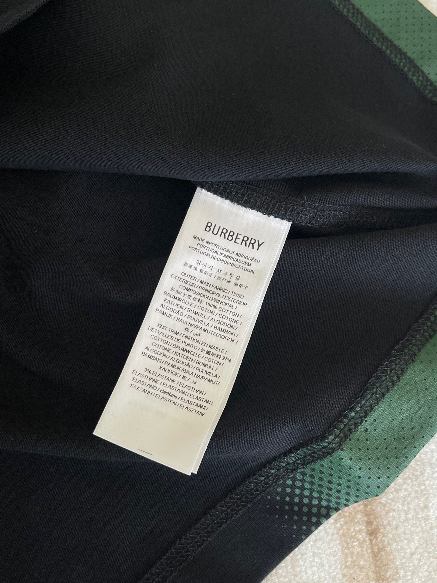Mehrfarbiges T-Shirt