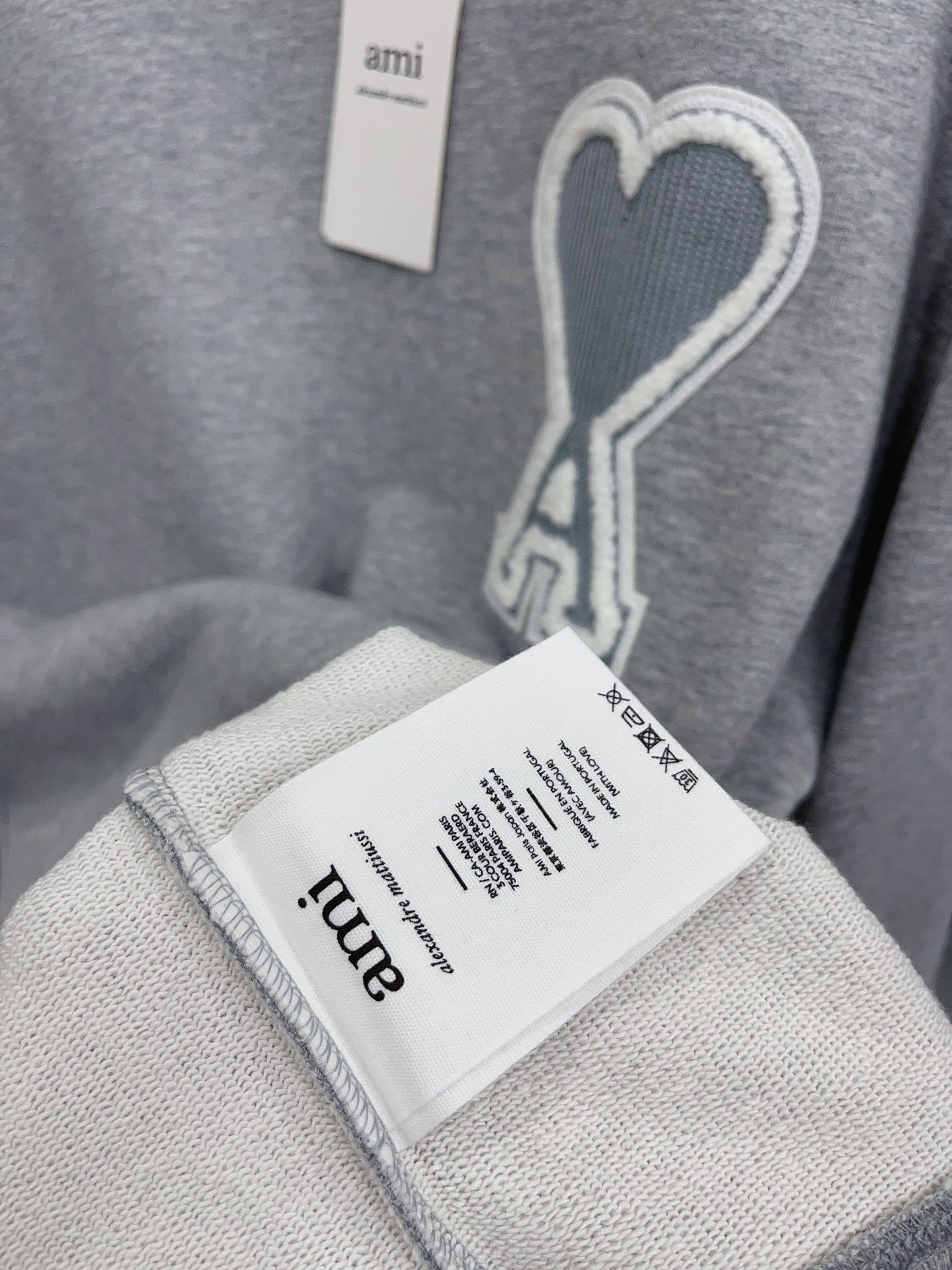 Jersey negro, gris y blanco