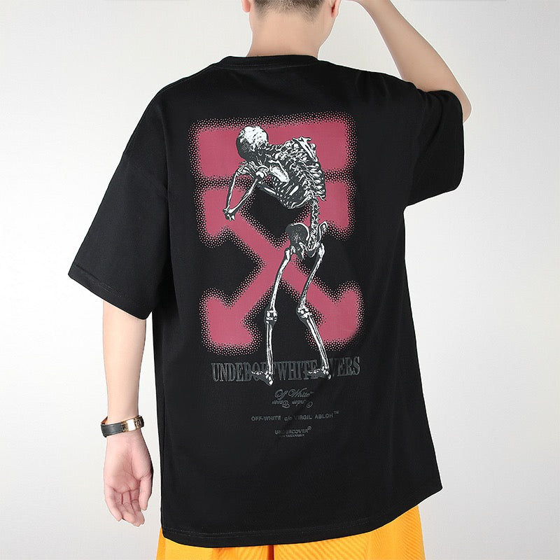 Schwarz-weißes T-Shirt