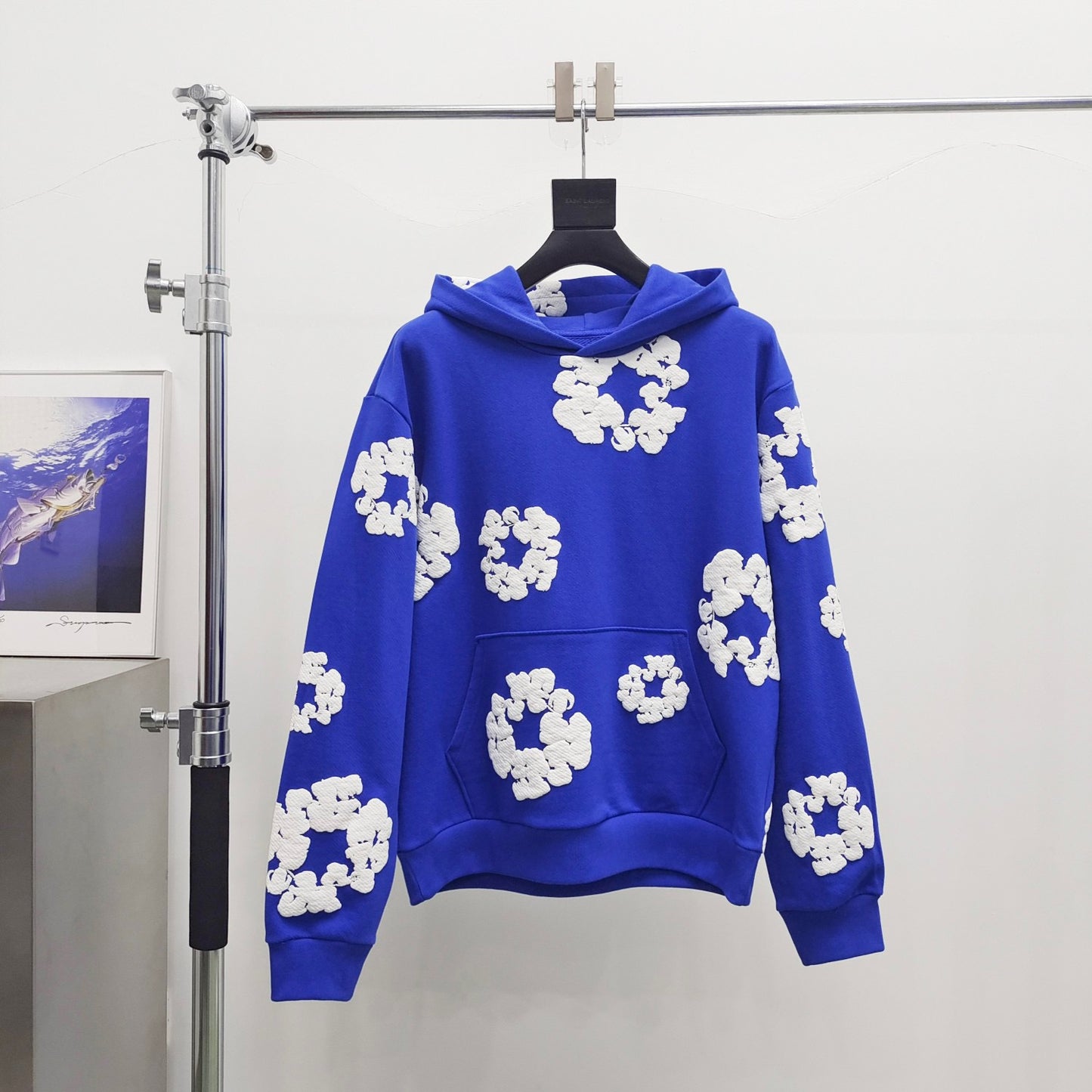 هودي باللونين الوردي والأزرق