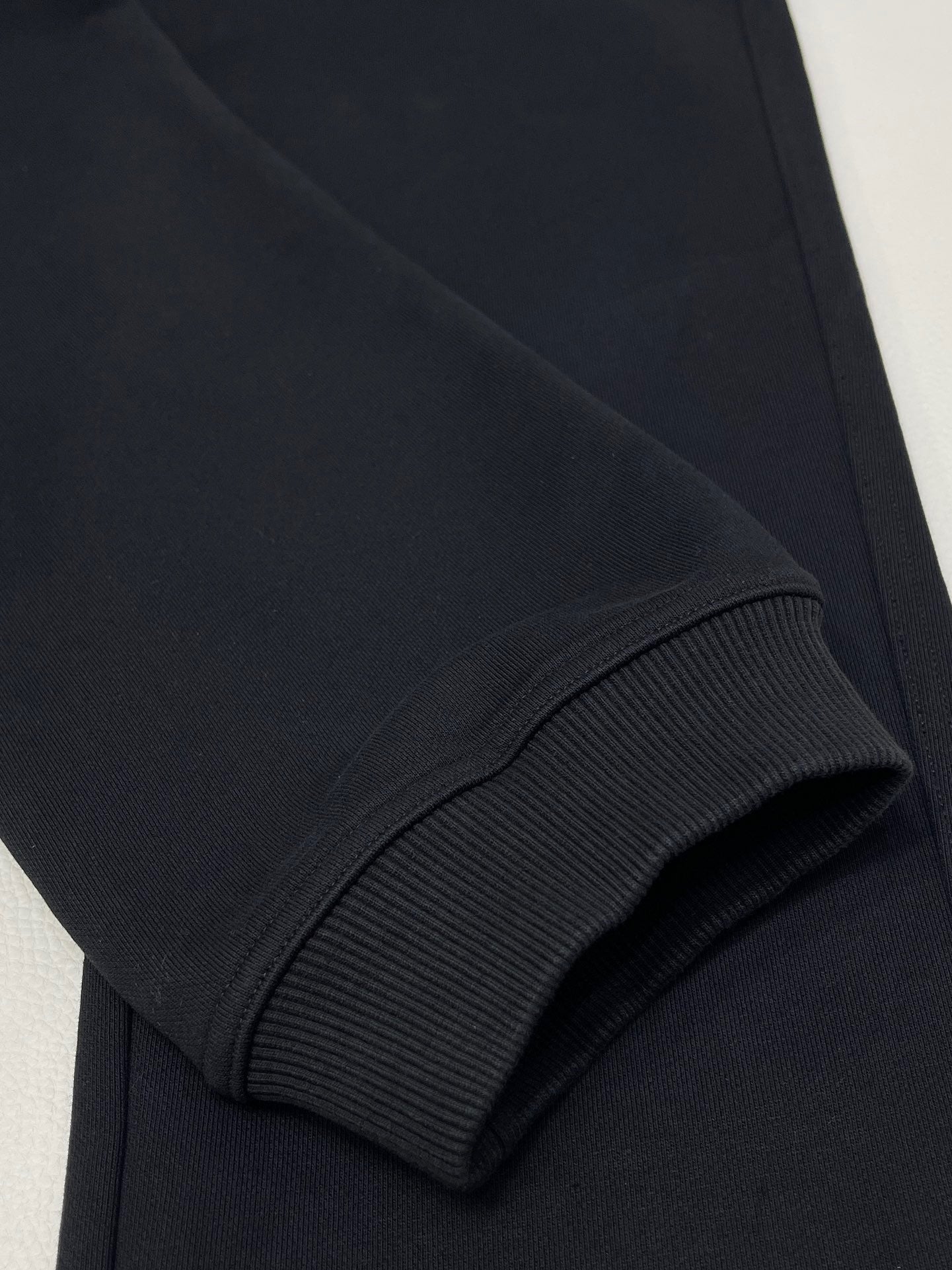 Schwarze Hosen