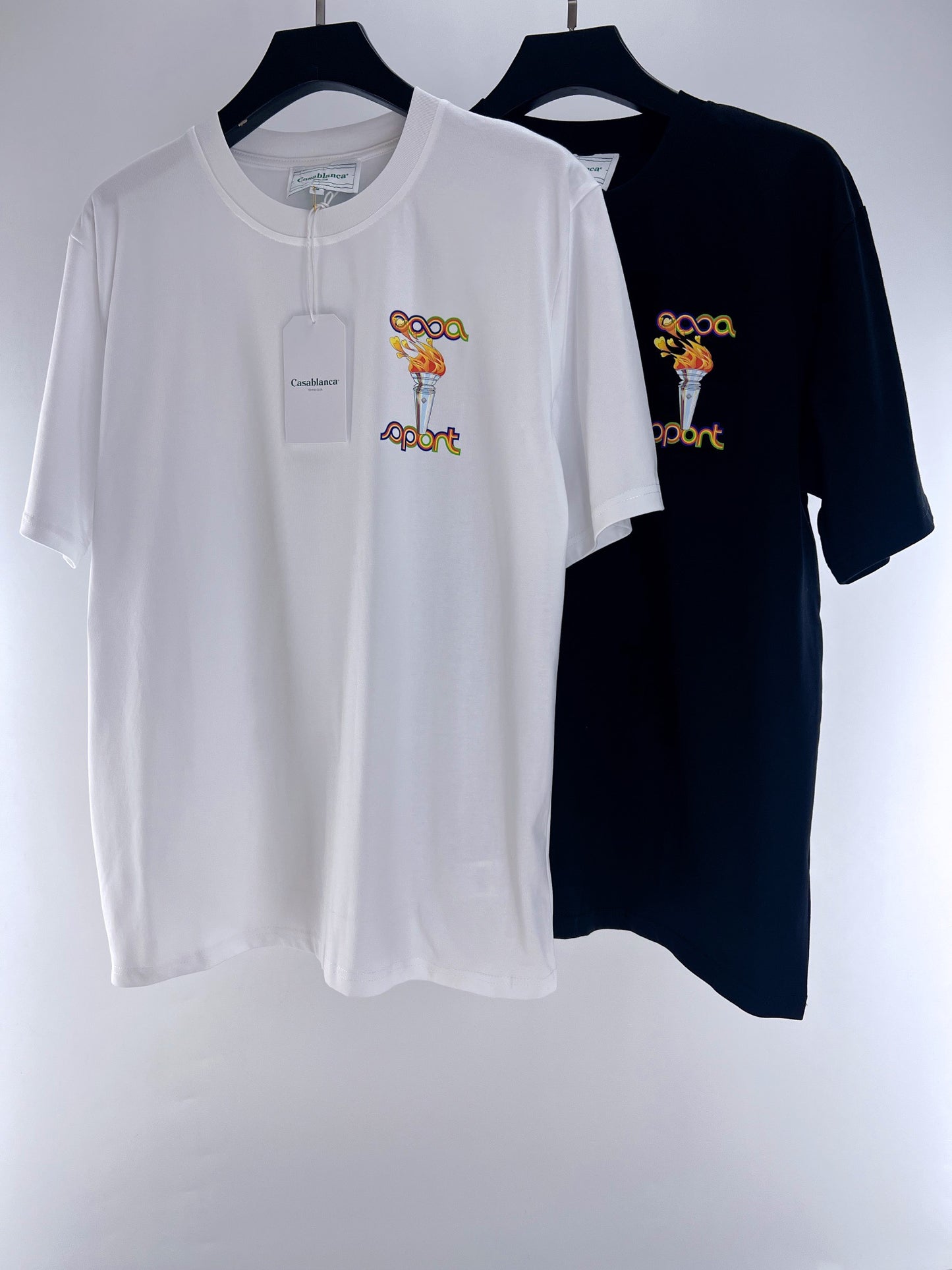 Camiseta azul y blanca