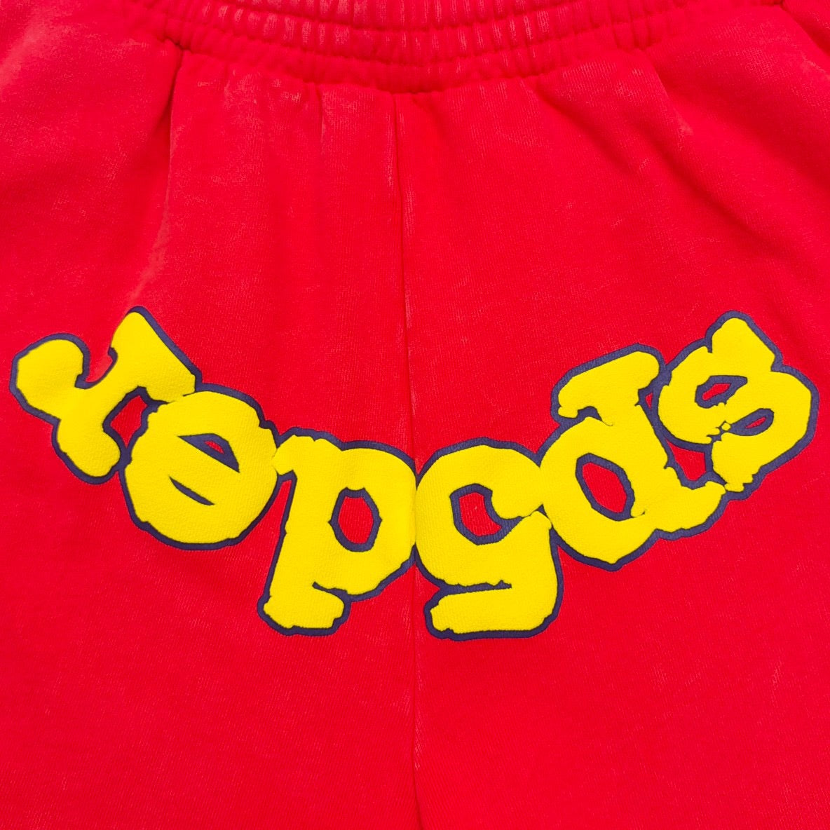 Rote Shorts