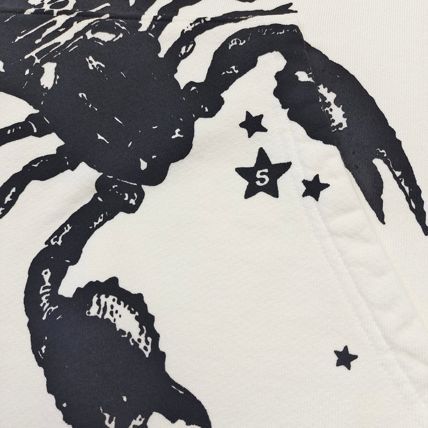 Sudadera con capucha blanca