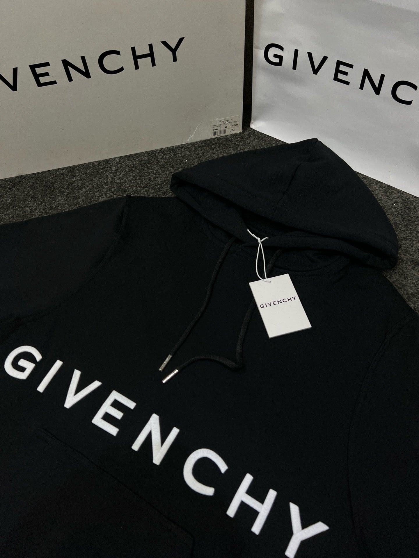 Schwarzer Hoodie