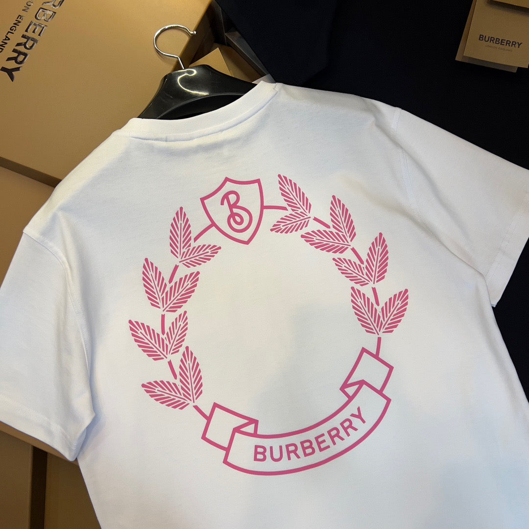 Schwarz-weißes T-Shirt