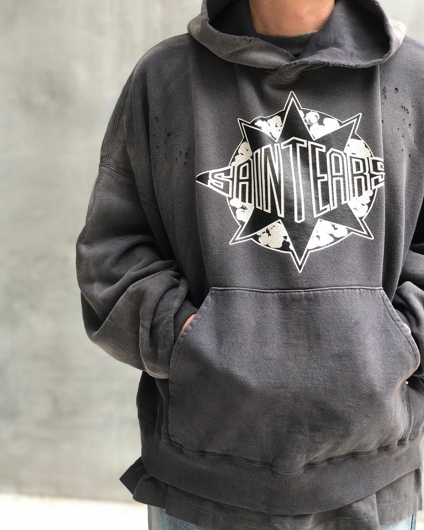Schwarzer Hoodie