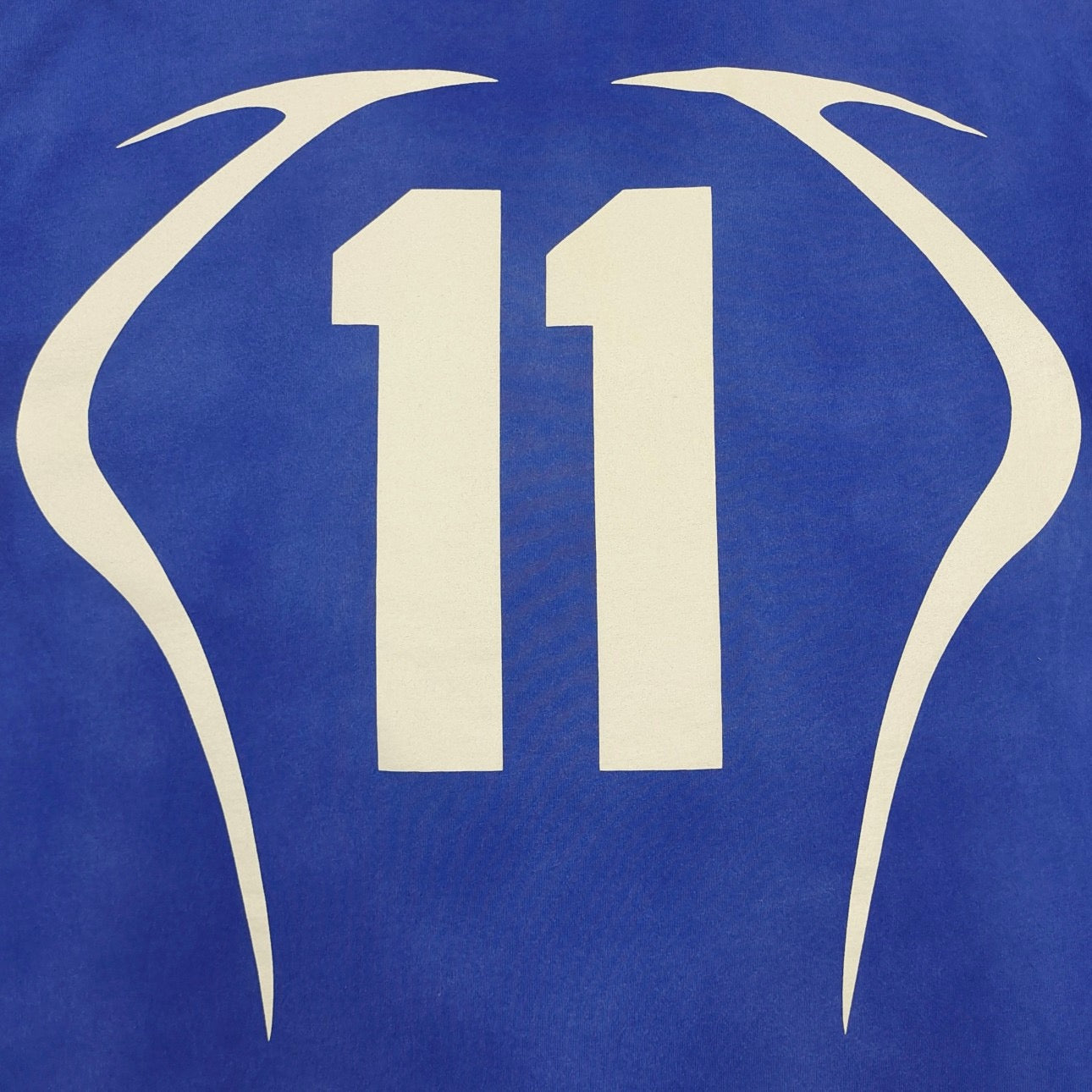 Himmelblaues T-Shirt