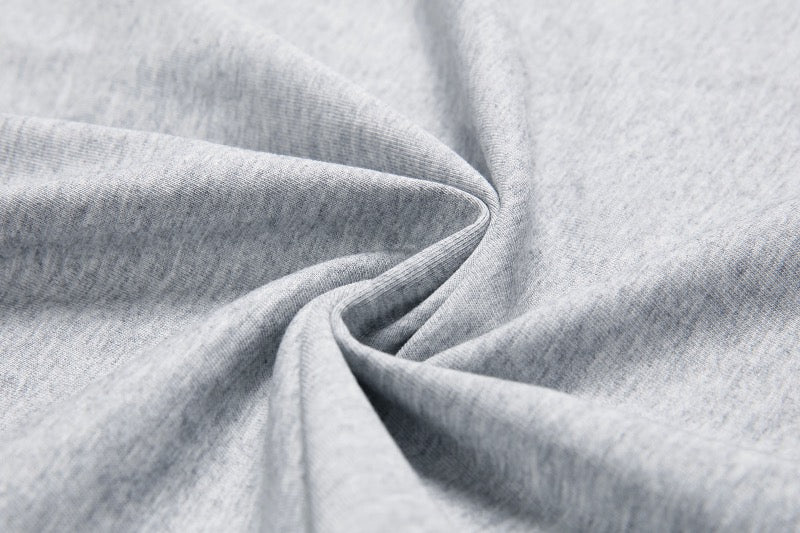 Graues und blaues T-Shirt