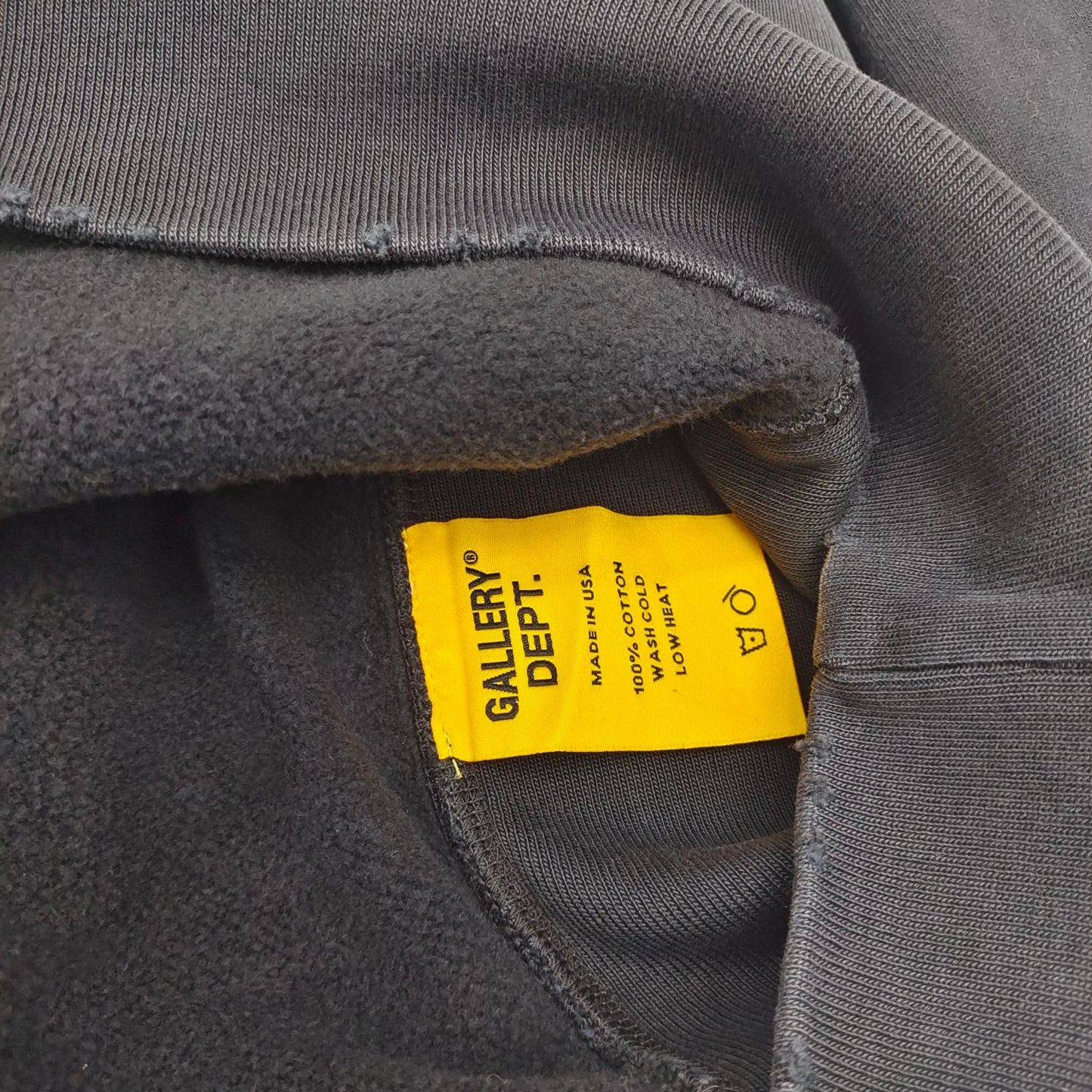 Schwarzgrauer Hoodie