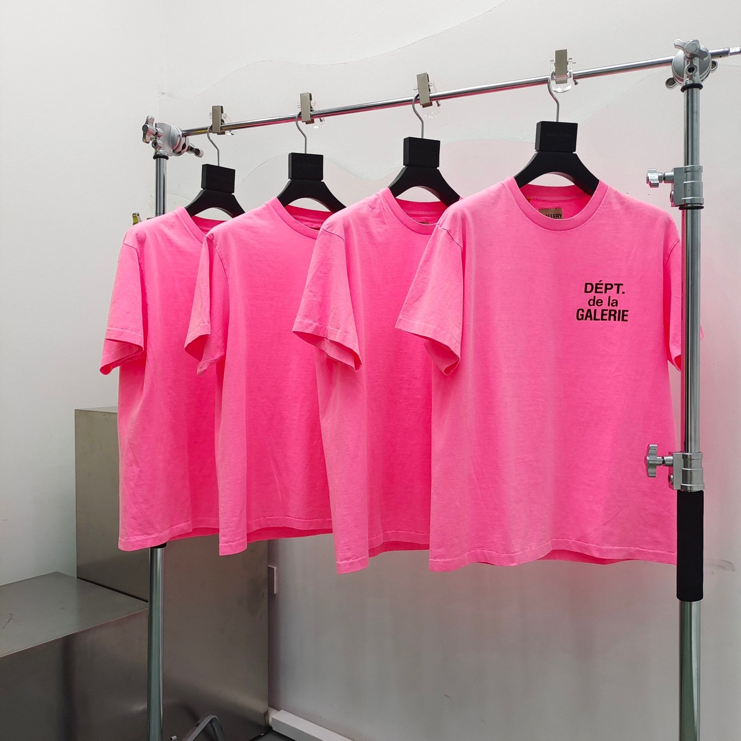 Gelbes, rosa und gelbes Organza-T-Shirt