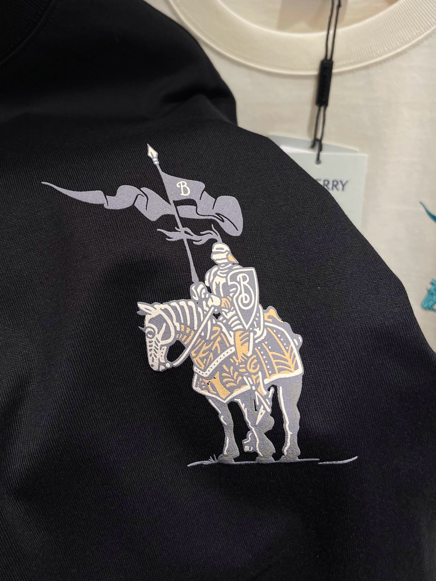 Mehrfarbiges T-Shirt