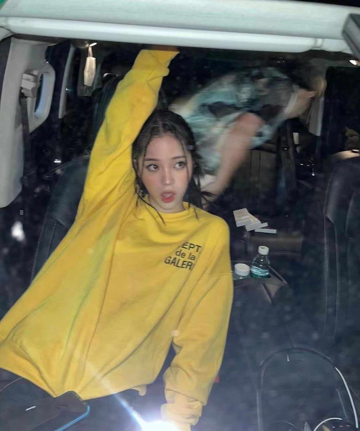 Gelbes Sweatshirt