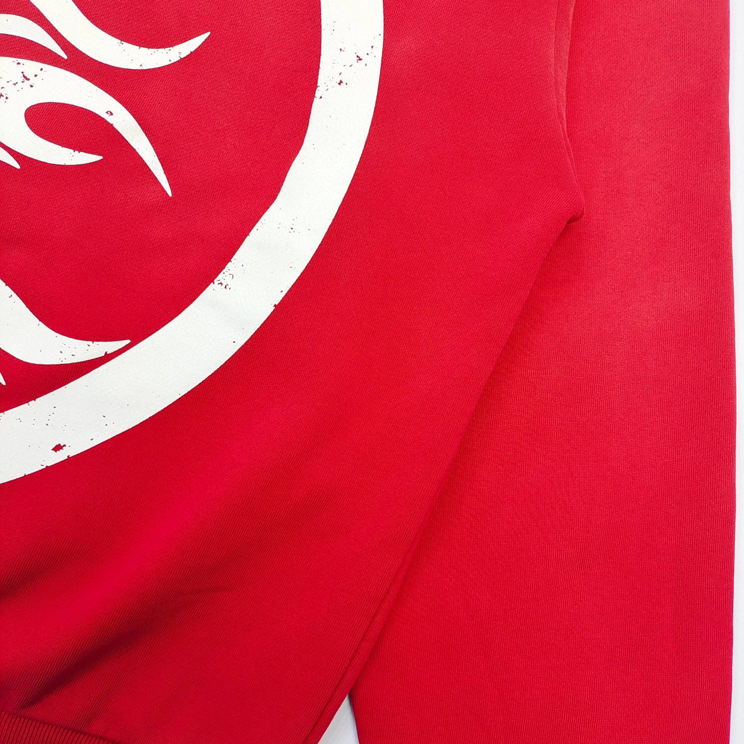 Roter Kapuzenpullover