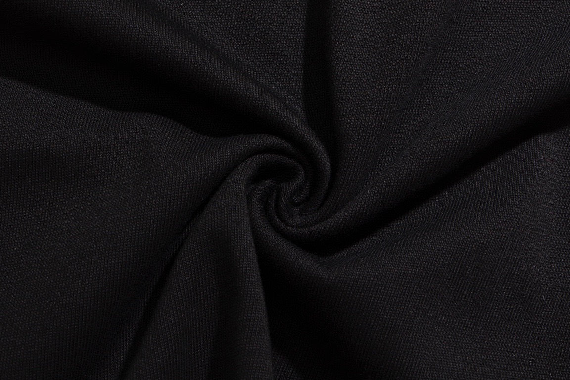 تي شيرت أبيض وأسود