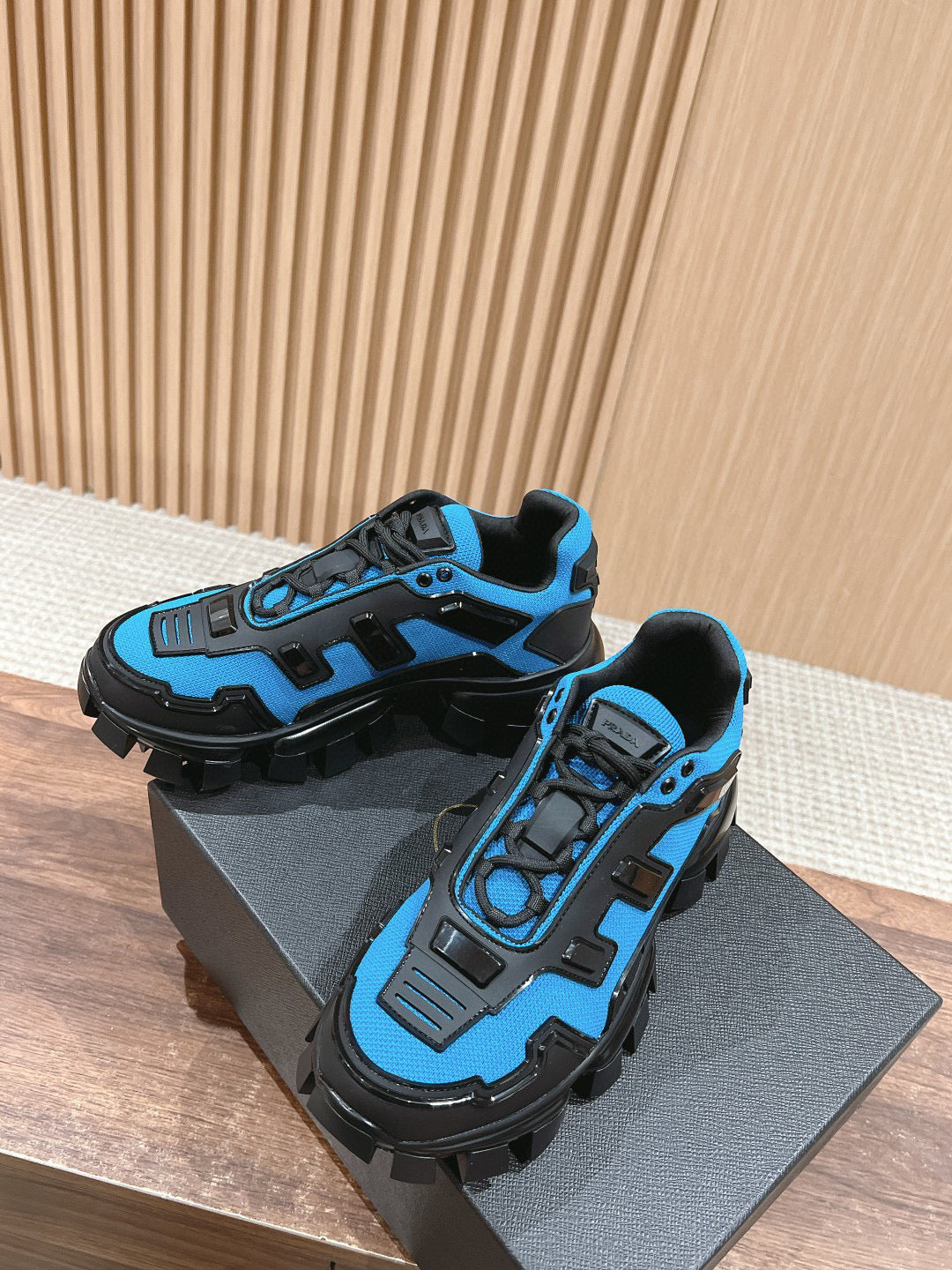 Weiß-Grüne Schuhe