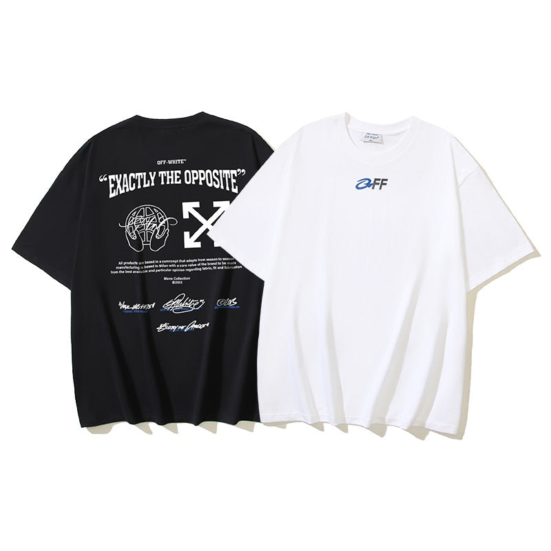 Weißes und schwarzes T-Shirt