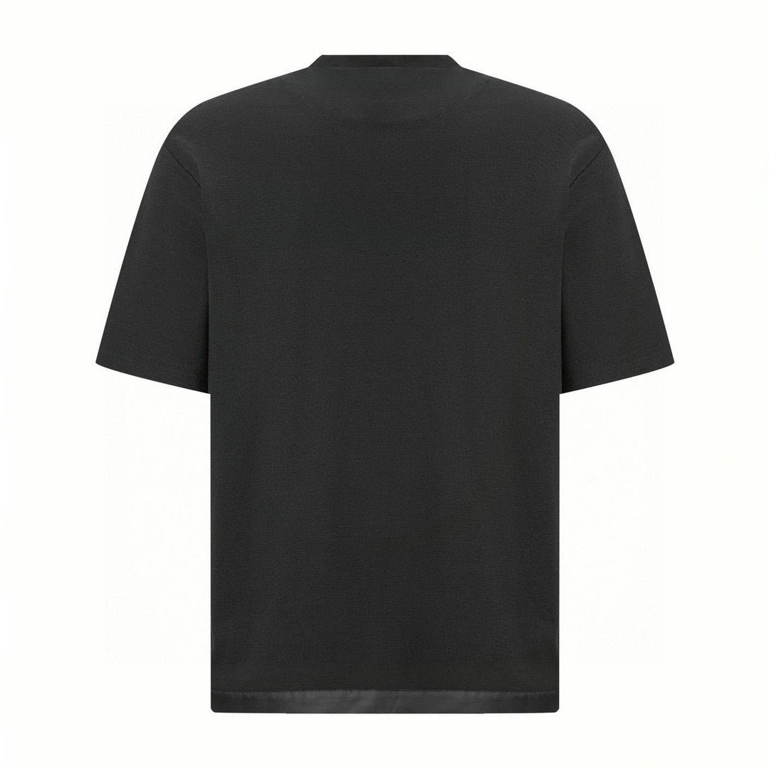Schwarz-weißes T-Shirt