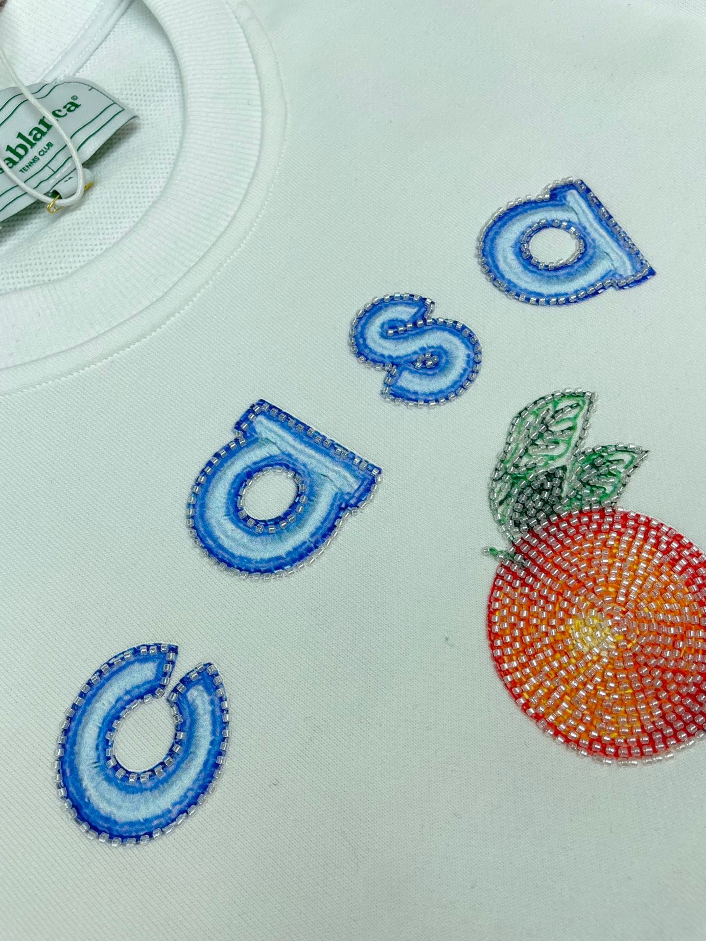 سويت شيرت أبيض وأسود