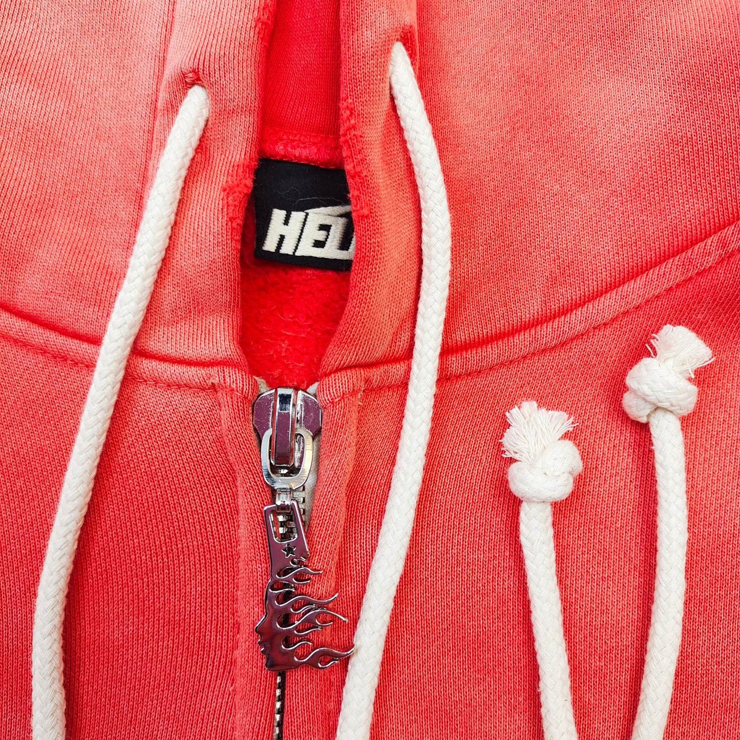 هودي متعدد الألوان