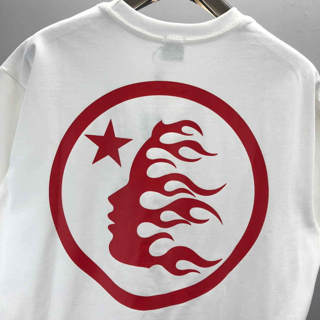 Schwarz-weißes T-Shirt