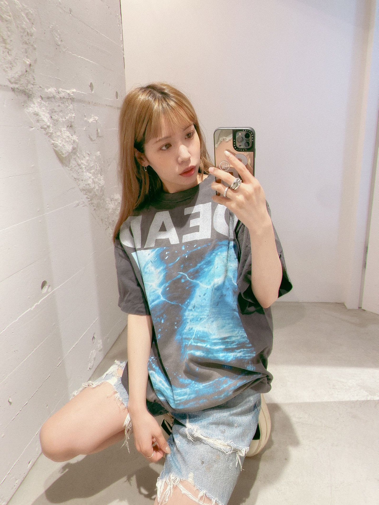 تي شيرت أسود غامق