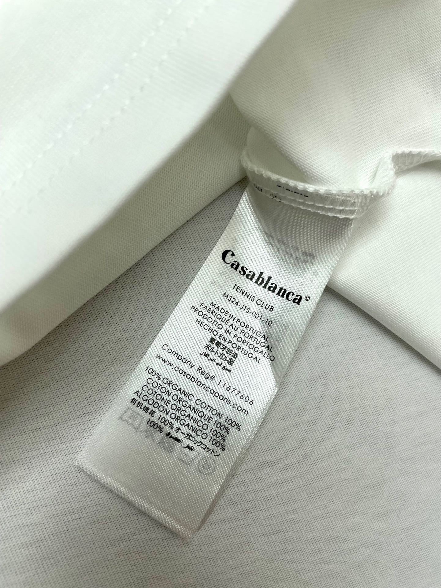 Schwarzes, himmelblaues und weißes T-Shirt