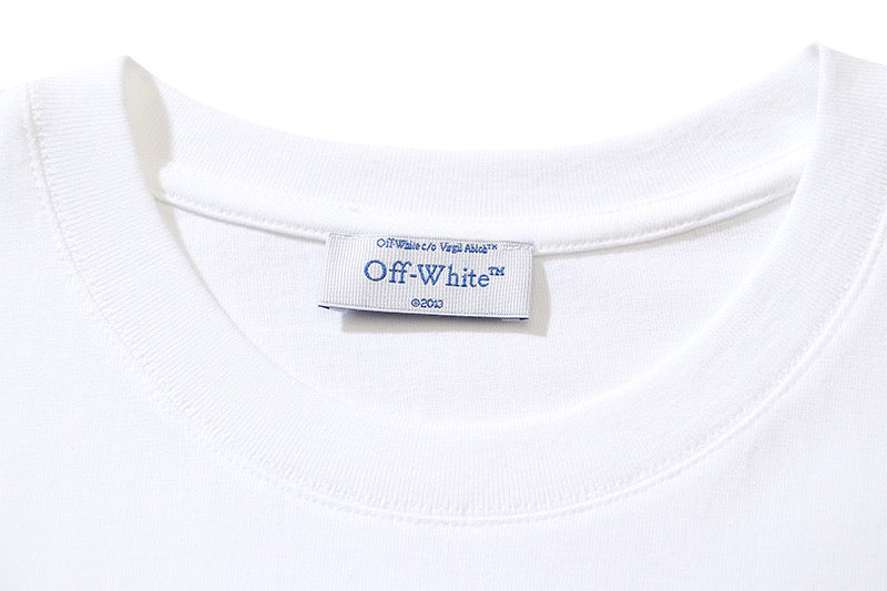 Weißes und schwarzes T-Shirt