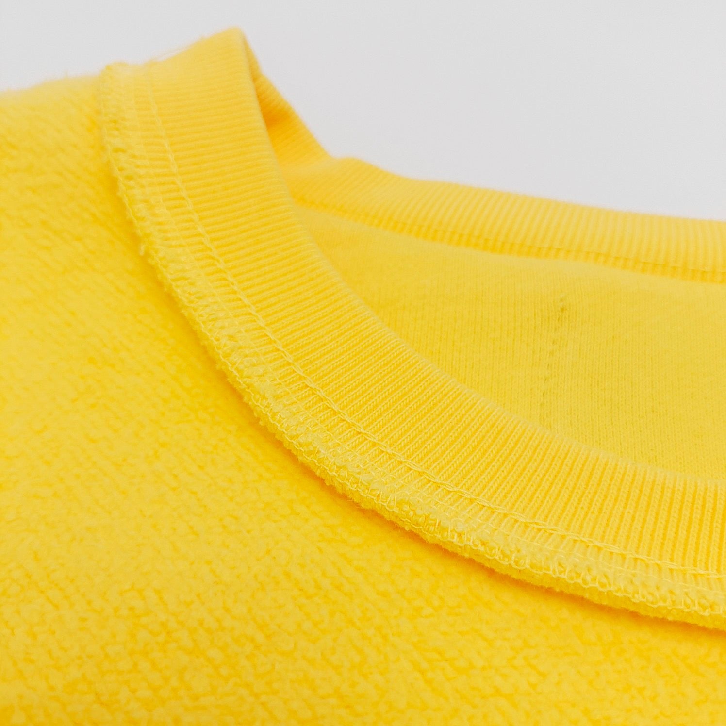 Gelbes Sweatshirt