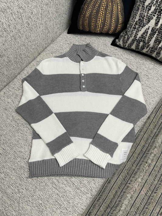 Jersey blanco y gris