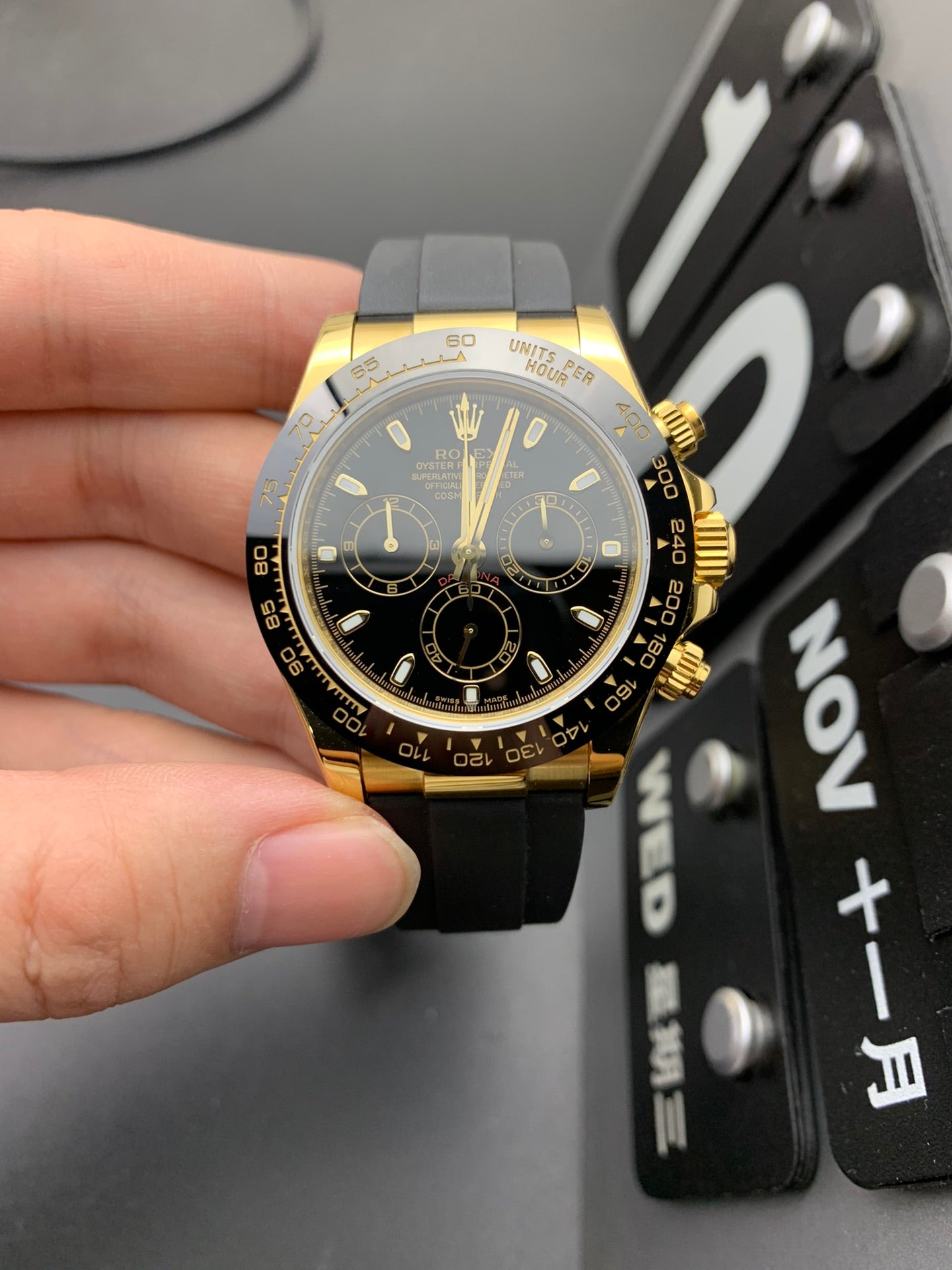 Uhr
