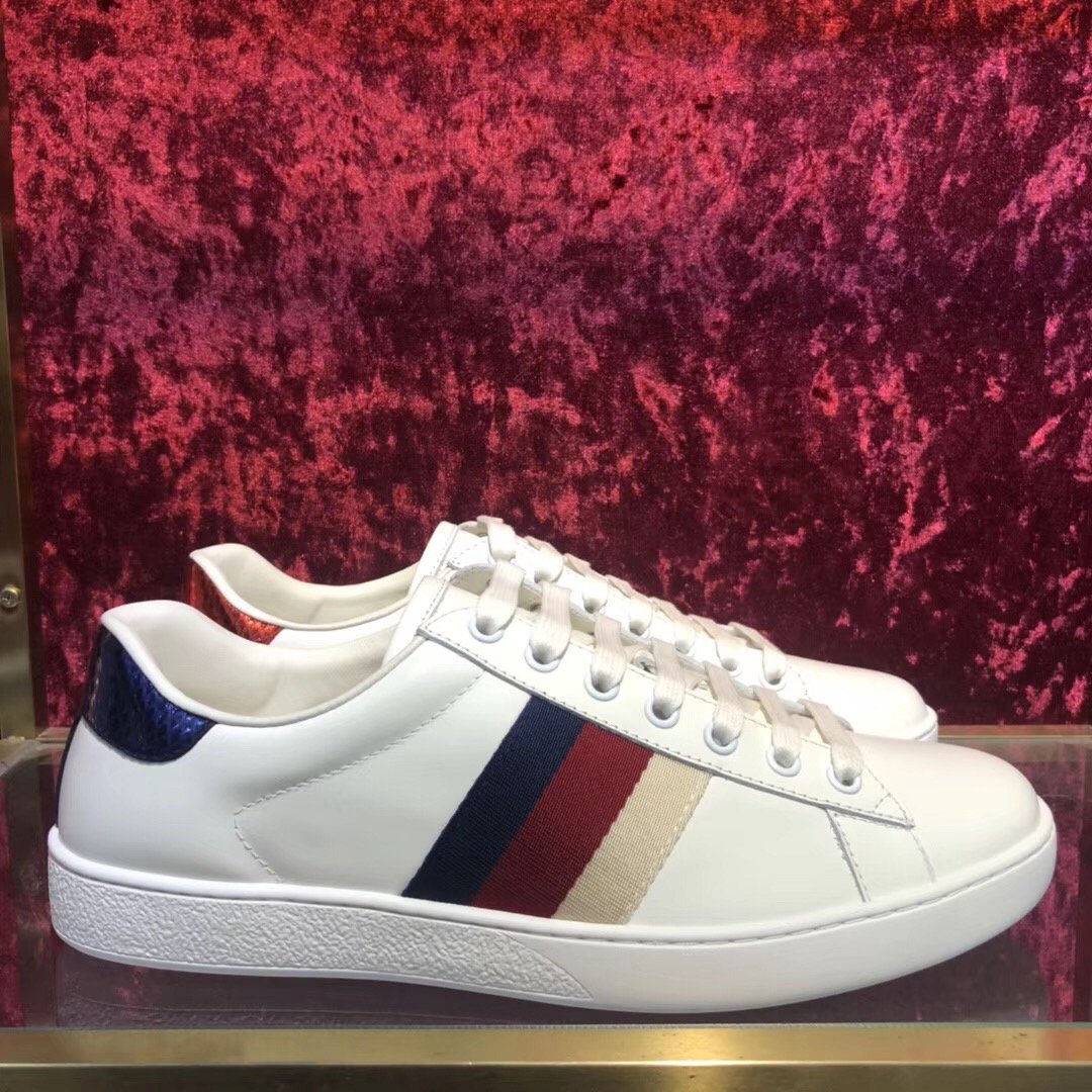 Zapatillas deportivas blancas con barras de colores - FashionHype.xyz