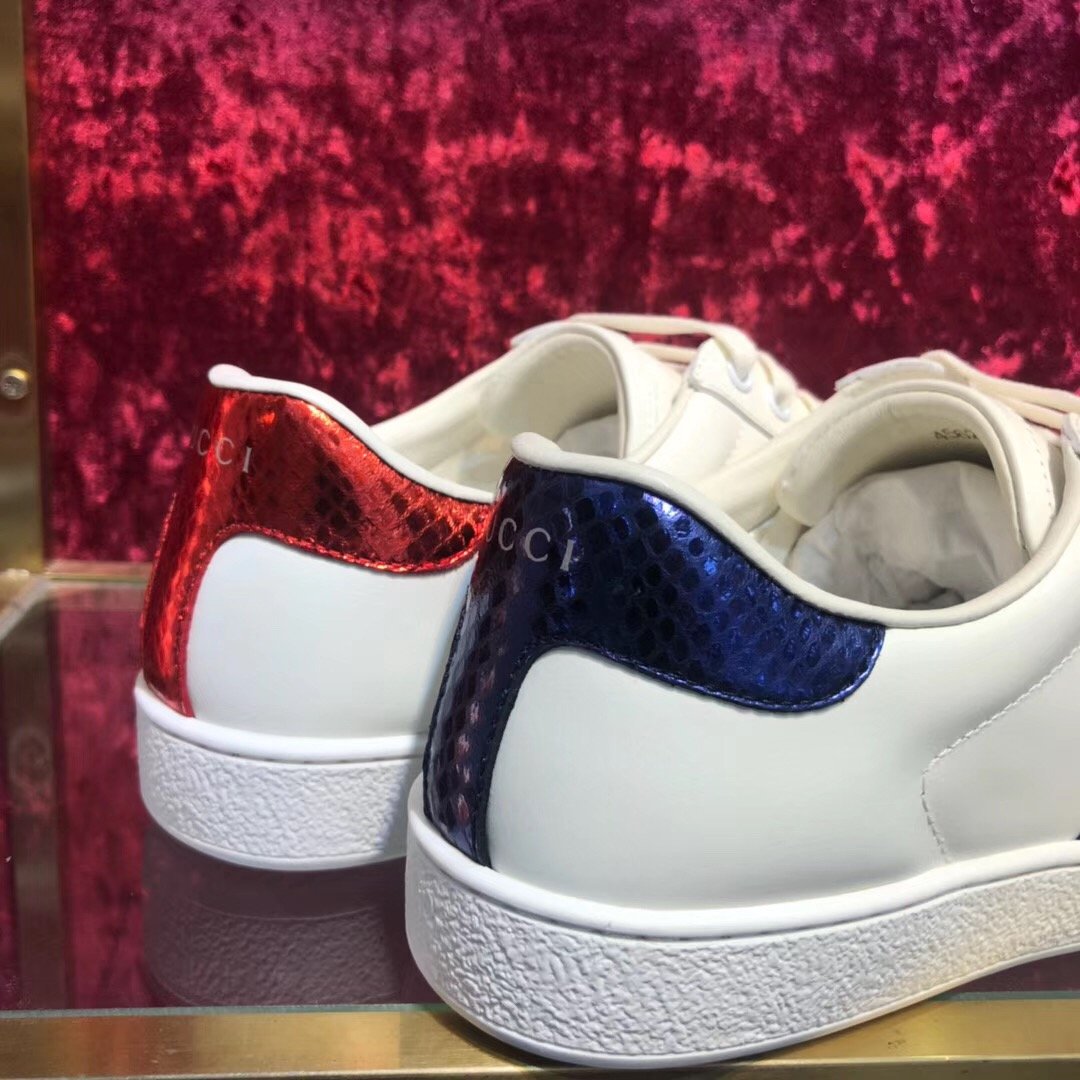 Zapatillas deportivas blancas con barras de colores - FashionHype.xyz